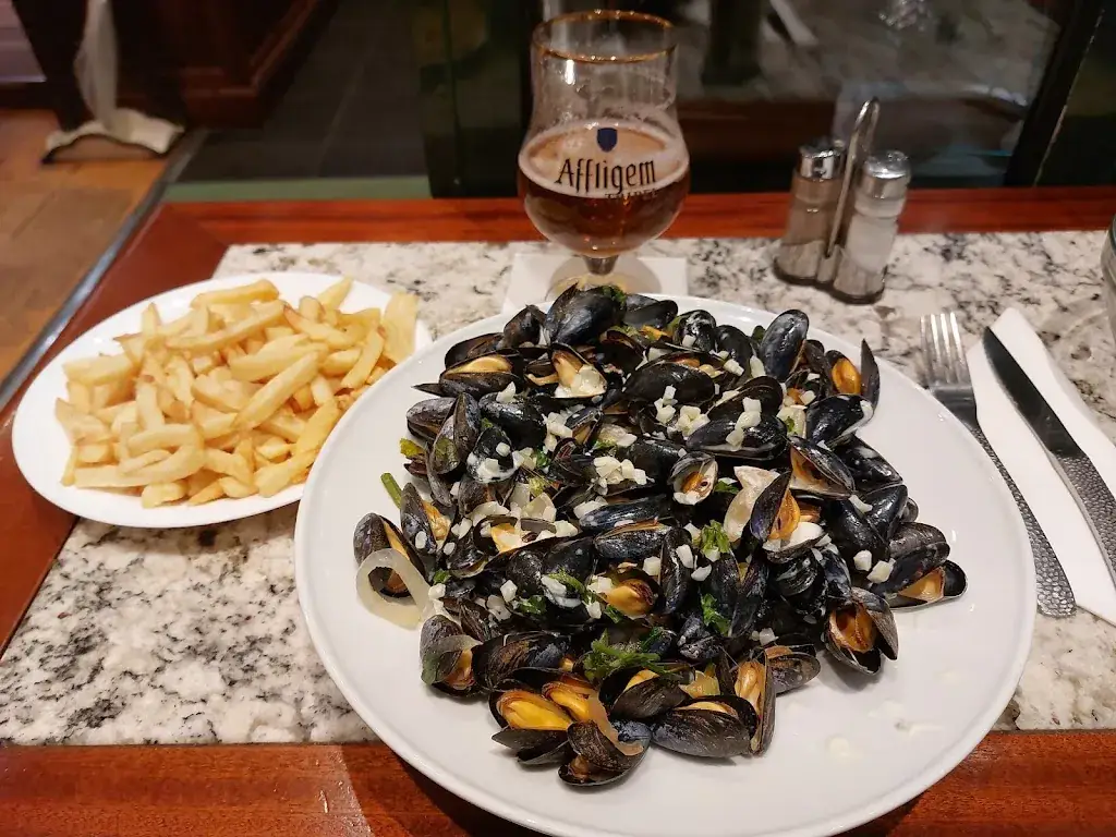 Café de la tour_Calais_slider_image_2