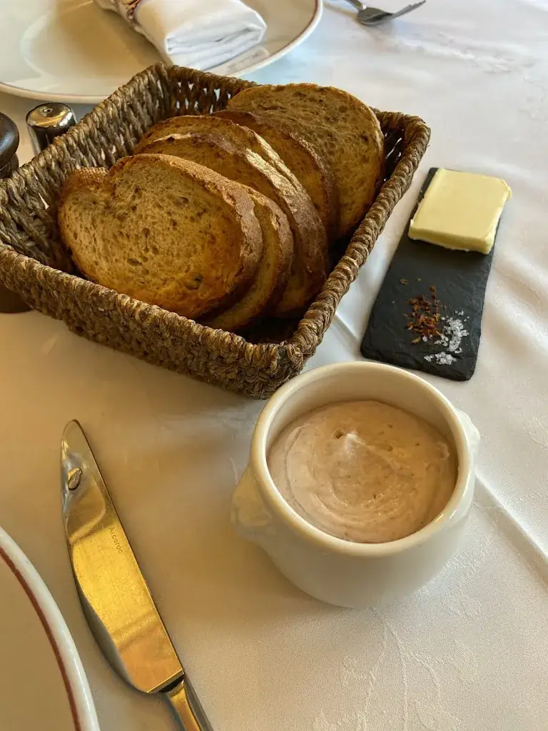 Joe K T Tang_HISTOIRE ANCIENNE_Calais_review