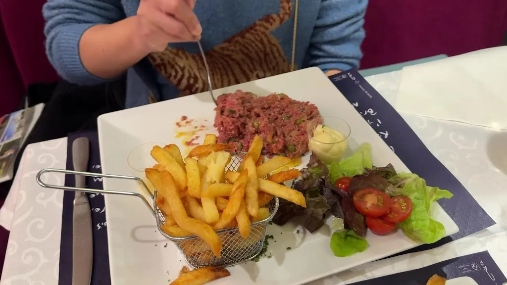 Le Café de Paris_Calais_slider_image_2