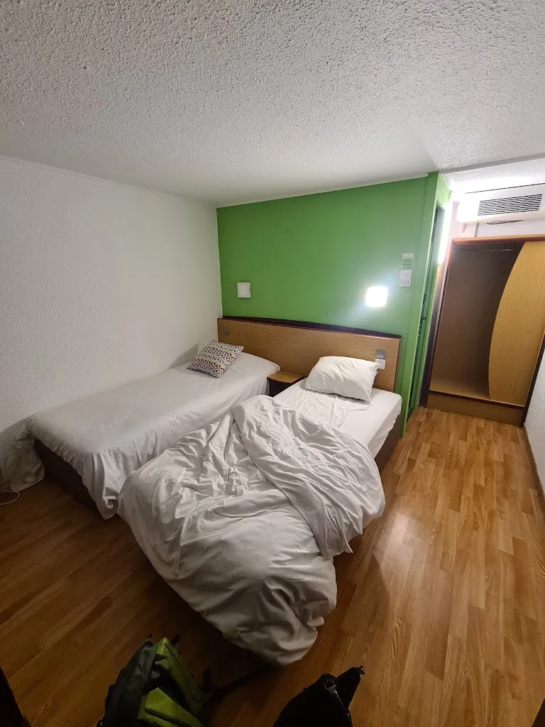 Louise McLoughlin_Campanile Calais_Calais_review