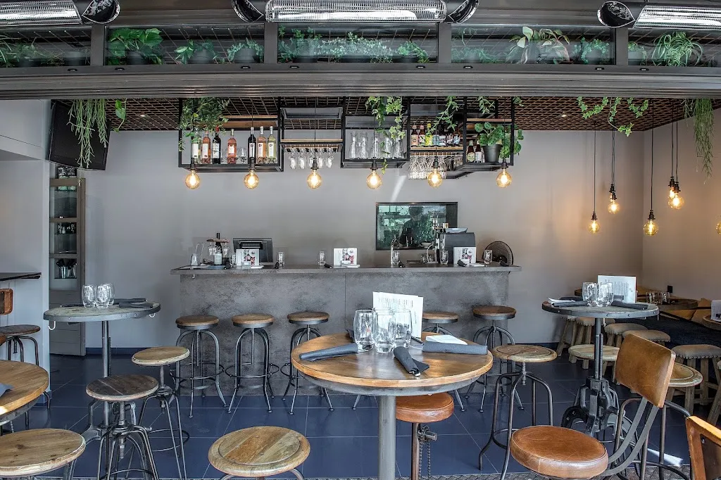 Comptoir 28 restaurant in Corenc