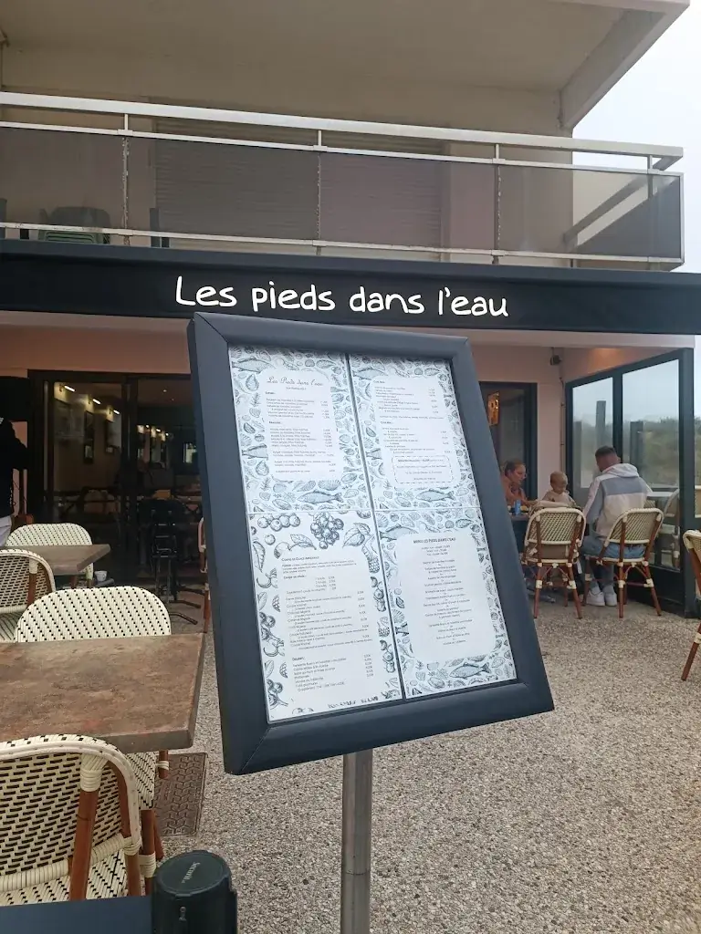 Christelle Priem_Les pieds dans l'eau_Camiers_review