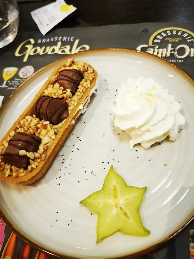 Camille Chirault_Les pieds dans l'eau_Camiers_review