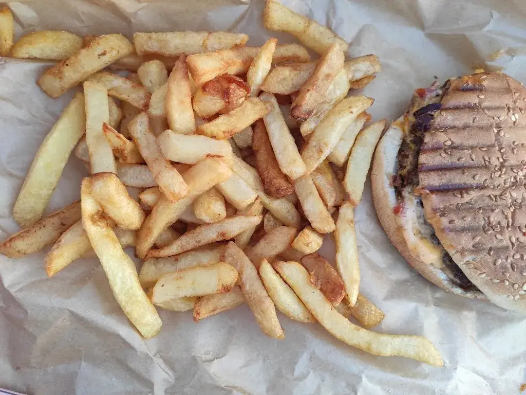 Friterie du Bosquet restaurant in Camiers