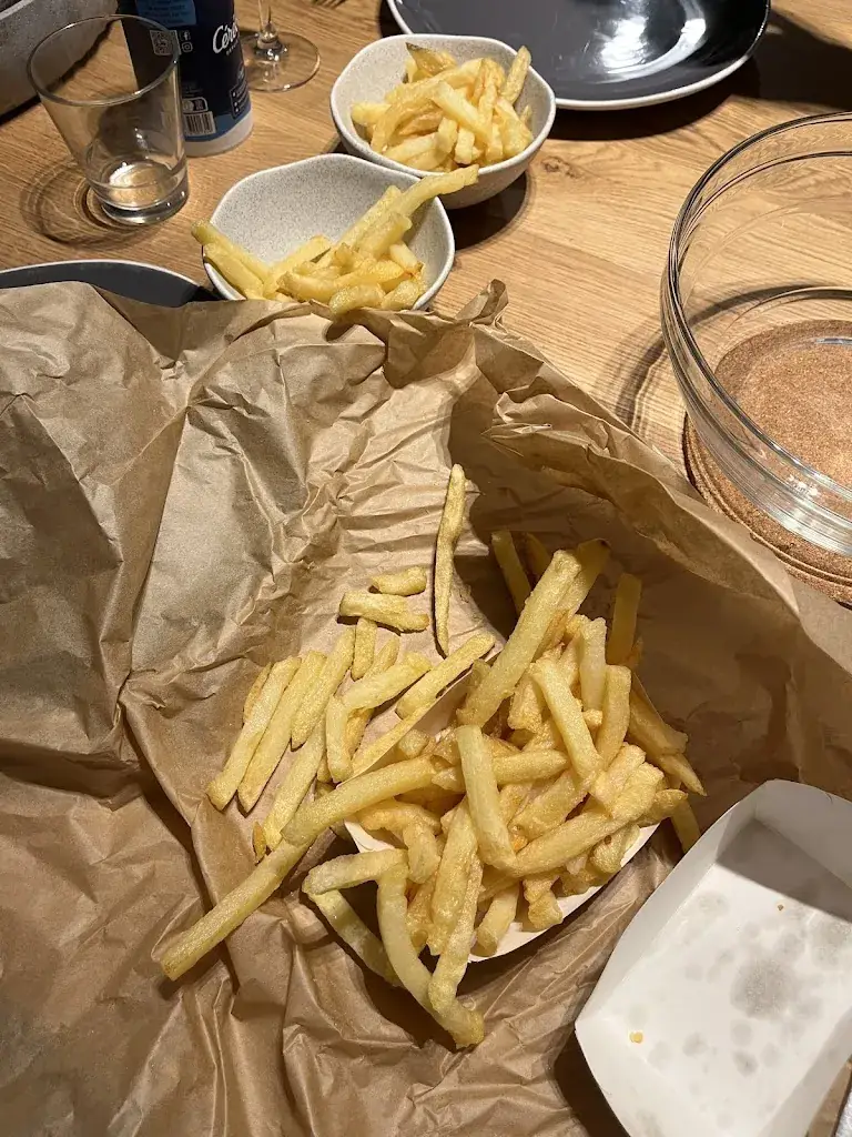 Maïlys Smal_Friterie Chez Marcel_Camiers_review