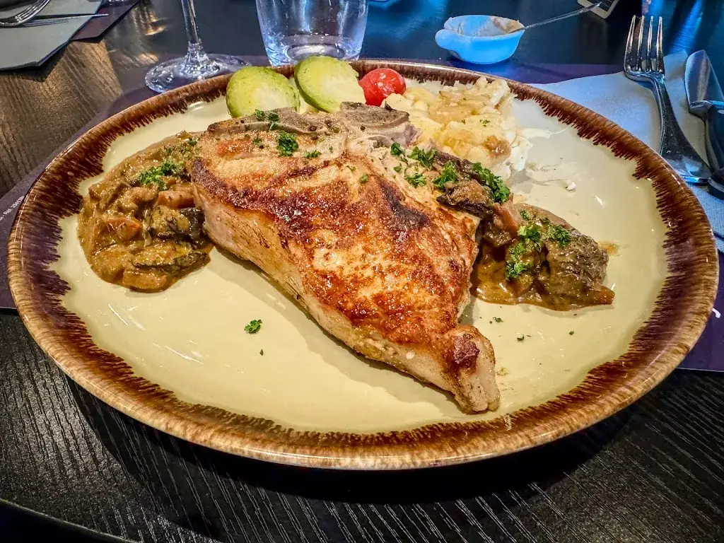 Damian S_Le Bistro Chic_Ageux_review