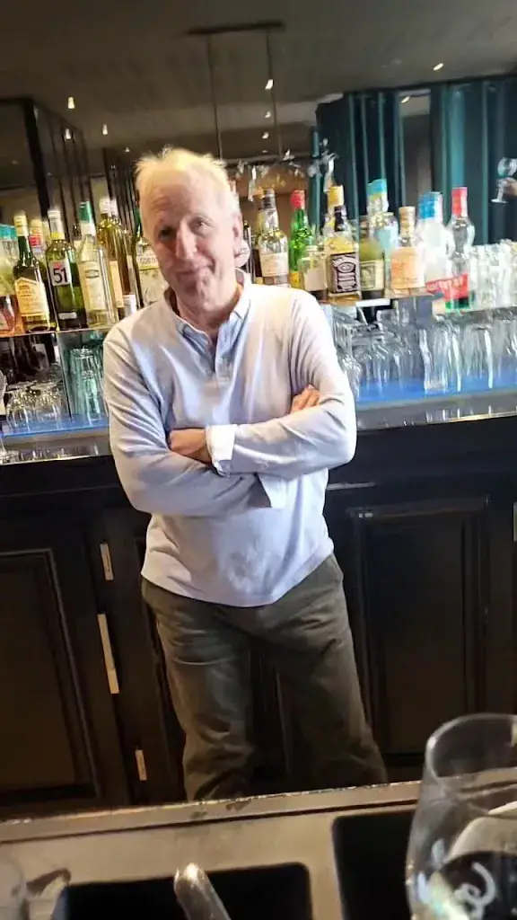 Le Bistro Chic_Ageux_slider_image_2