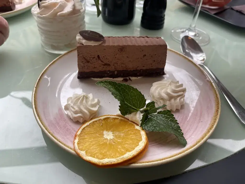 Le Cob_Chantilly_slider_image_3