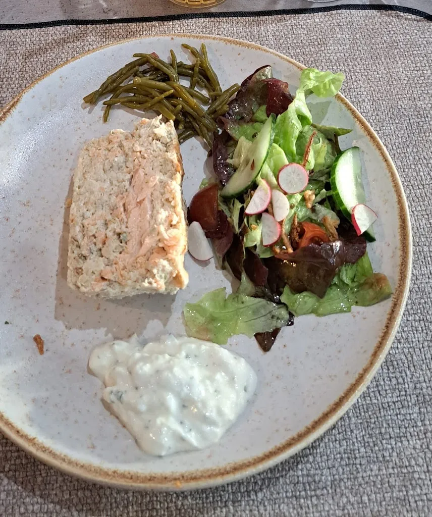 Alexandre Buratti_Les Galets Bleus_Cayeux-sur-Mer_review