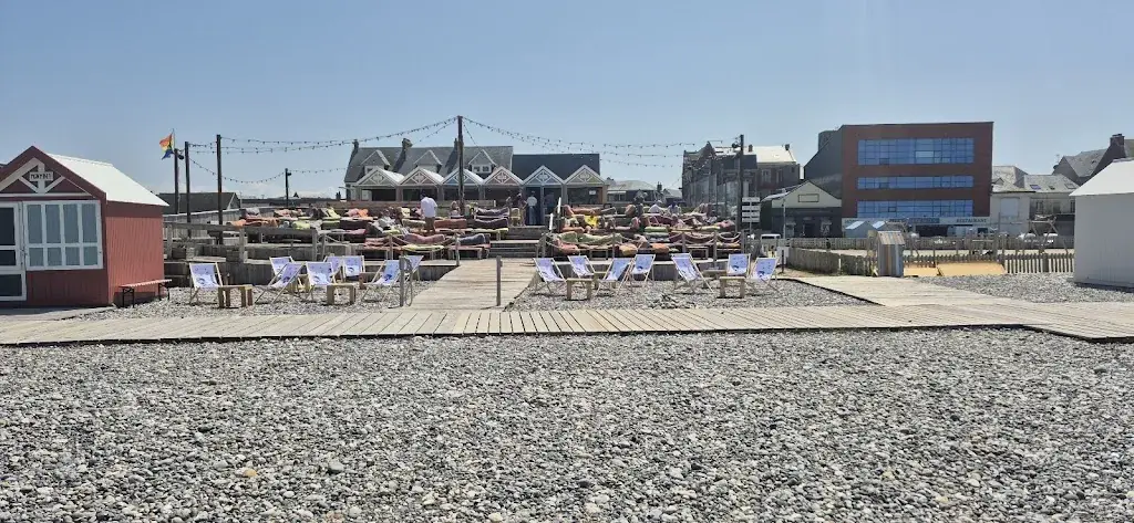 Bruno Van Lede_La cabine de Mouné_Cayeux-sur-Mer_review