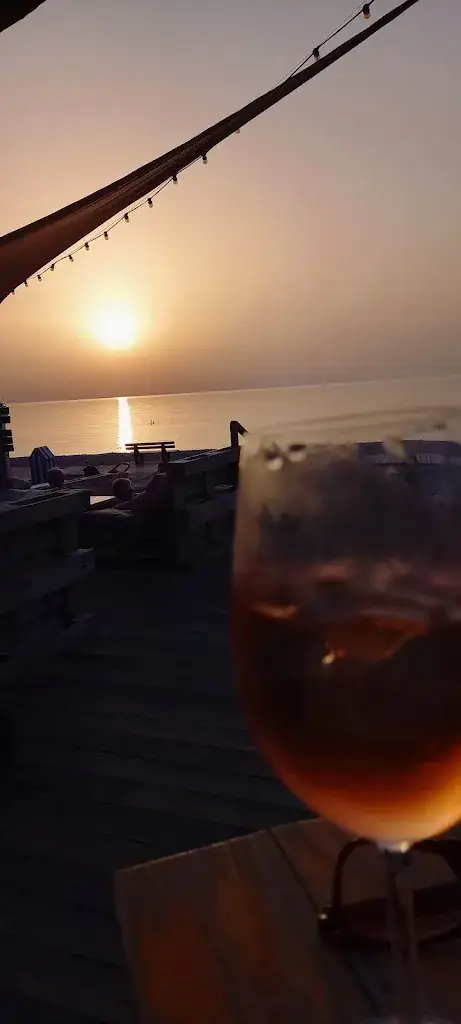 Jayne Collier_La cabine de Mouné_Cayeux-sur-Mer_review