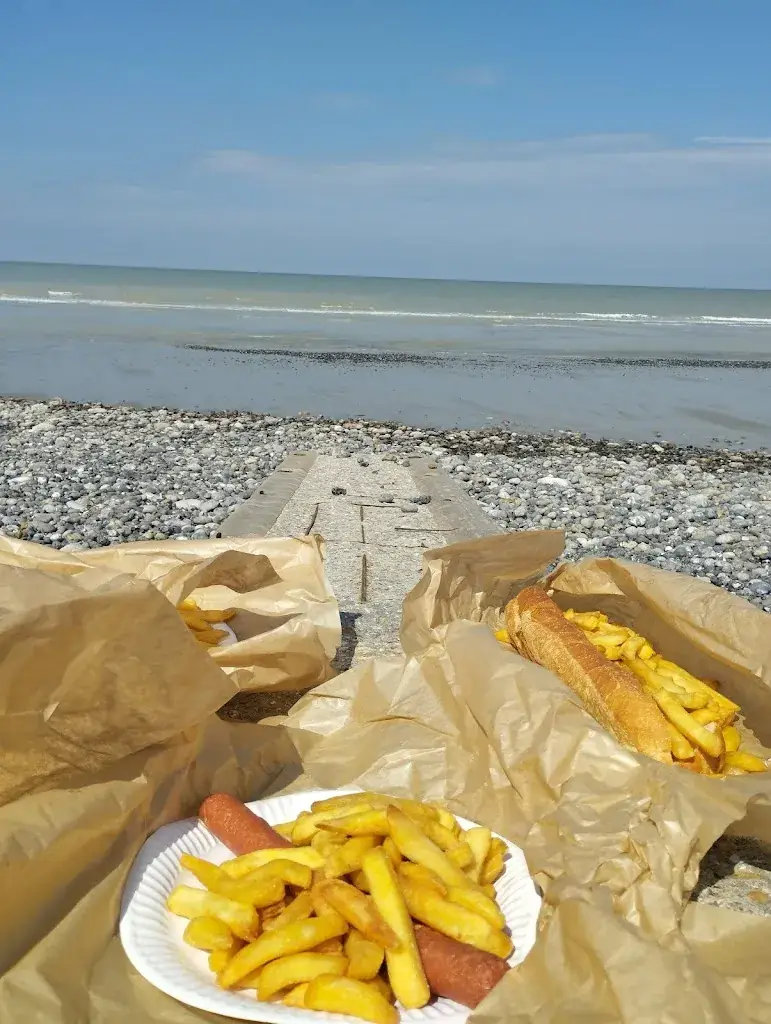 Emilie Decalf_La cabine de charlie_Cayeux-sur-Mer_review