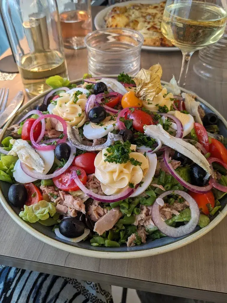 Laura Godfrey_Restaurant Le Syracuse_Chauny_review