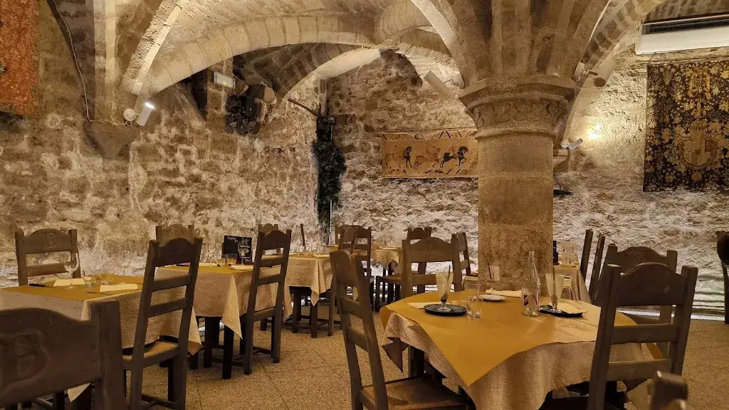 Le Gril Des Barbares restaurant in Senlis