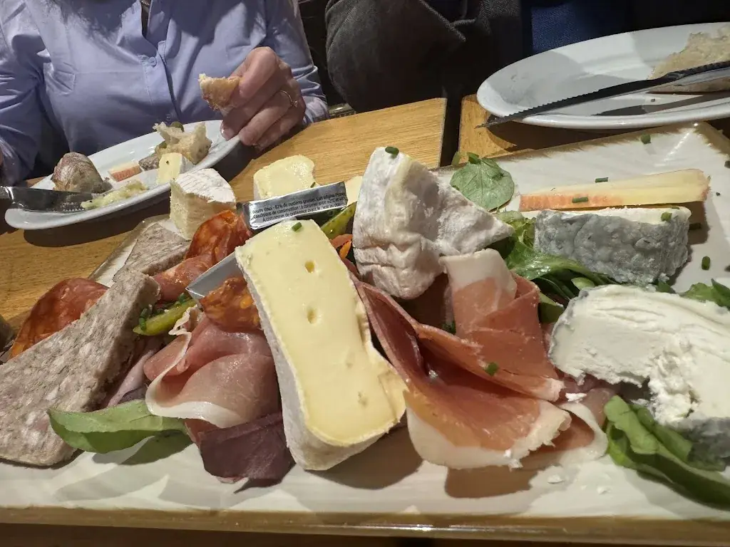 M Miller_L'Avenue_Chantilly_review