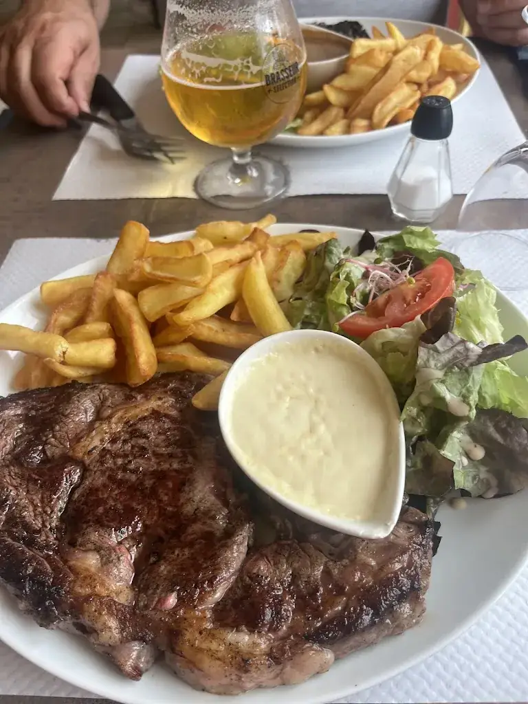 Le Saint Nicolas_Coucy-le-Château-Auffrique_slider_image_3