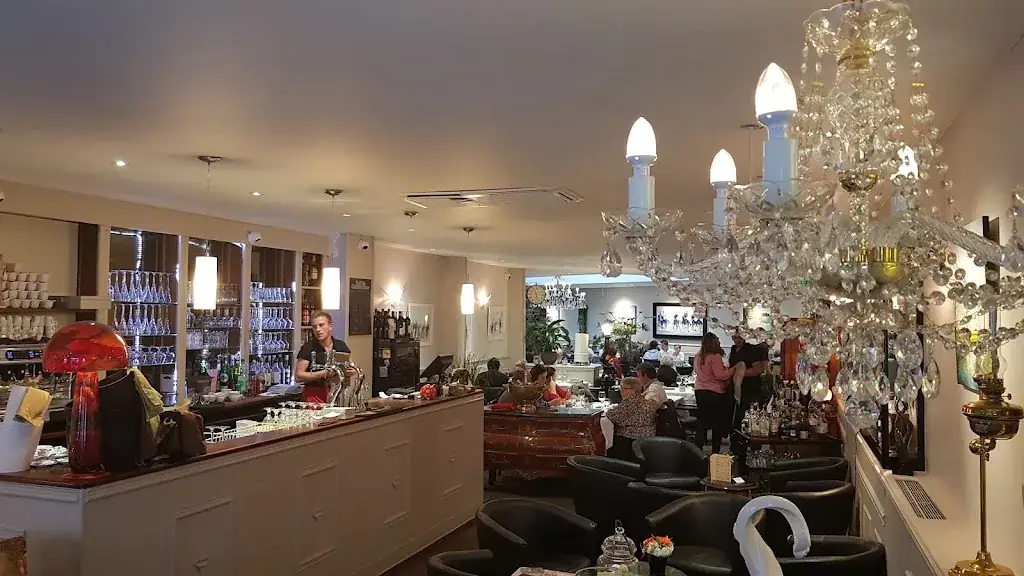 Nicolas... La Suite au Cottage restaurant in Lambres-lez-Douai