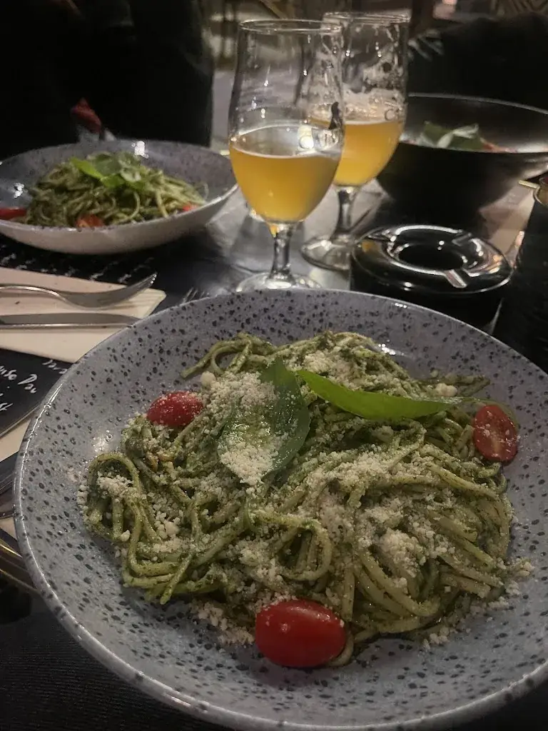 Lillie Jones_Le Bistrot Des Arts_Compiègne_review