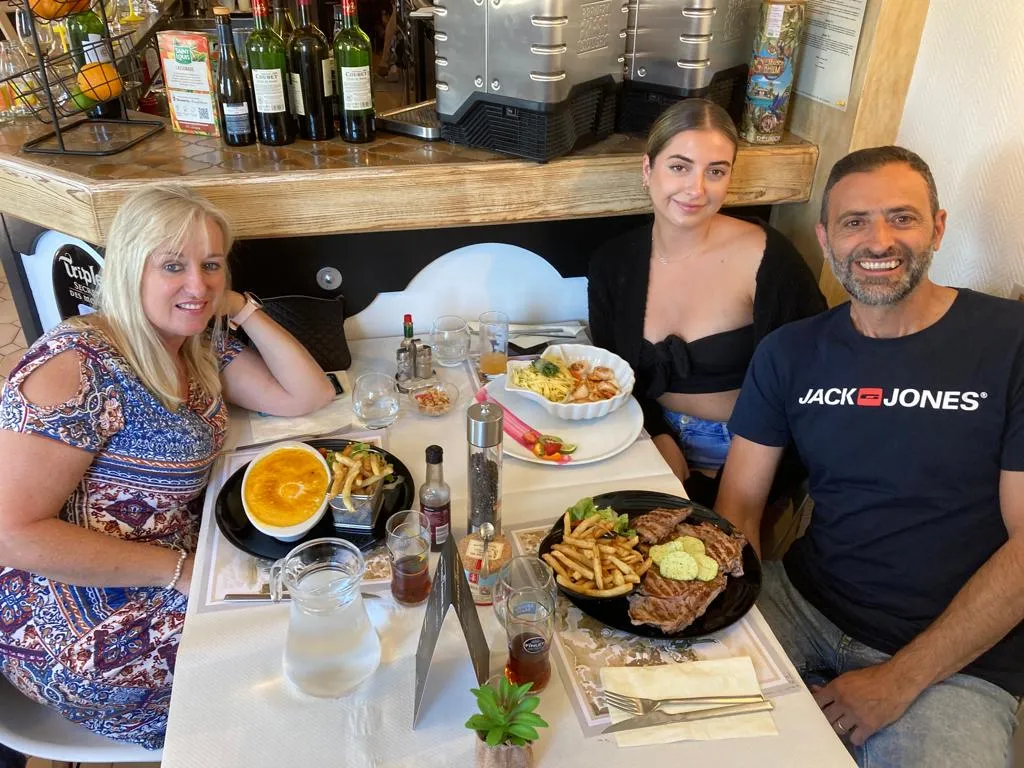 Laura Jadaa_Au Train d'Enfer_Coulogne_review