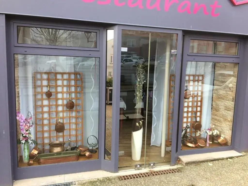 Phoenix restaurant in Cours