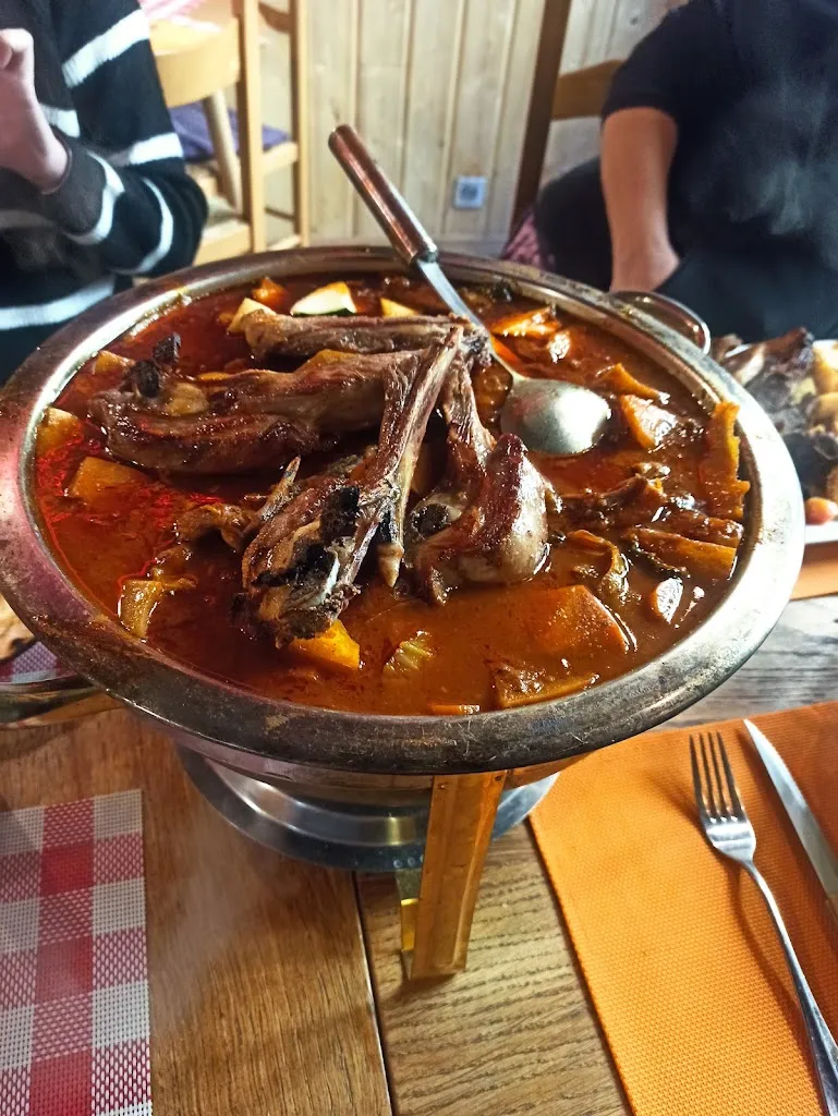 Petit Chalet Le restaurant in Cours