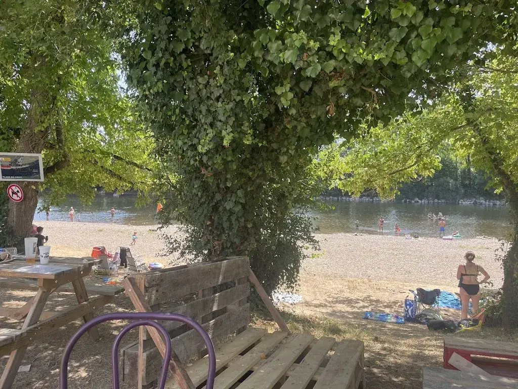 Marie Vialard_La guinguette du Coux_Bigaroque-Mouzens_reseña