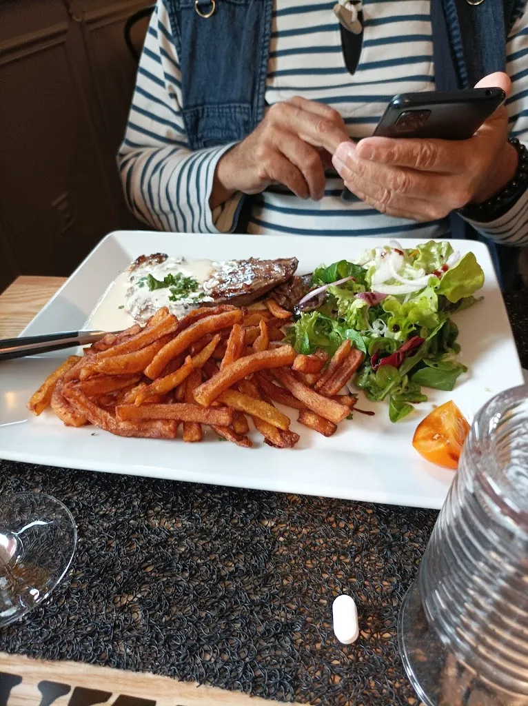 Christine Schaubroeck_L'ANZAC Pub_Corbie_review