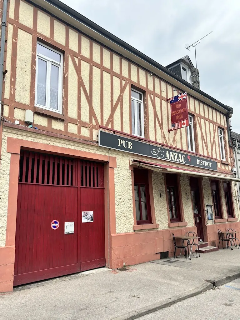 Edouard Manoilov_L'ANZAC Pub_Corbie_review