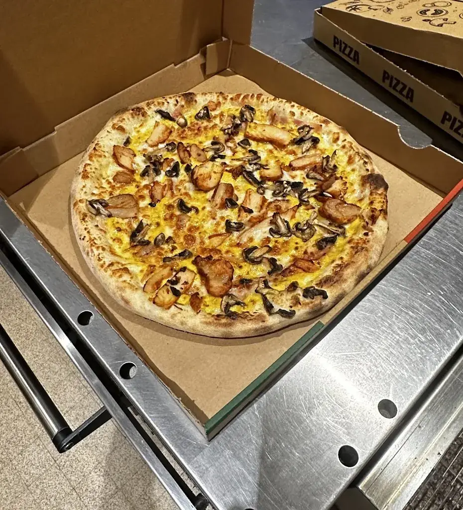 Royal Pizza_Corbie_slider_image_2