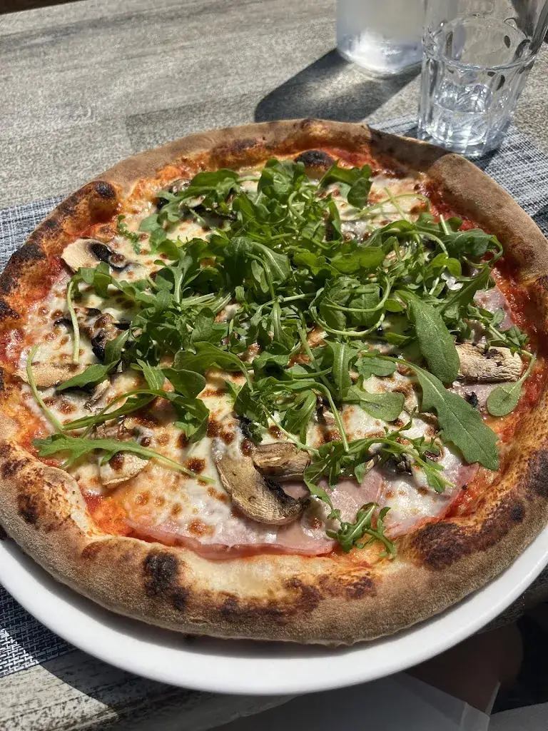 Stella_Coye-la-Forêt_slider_image_1