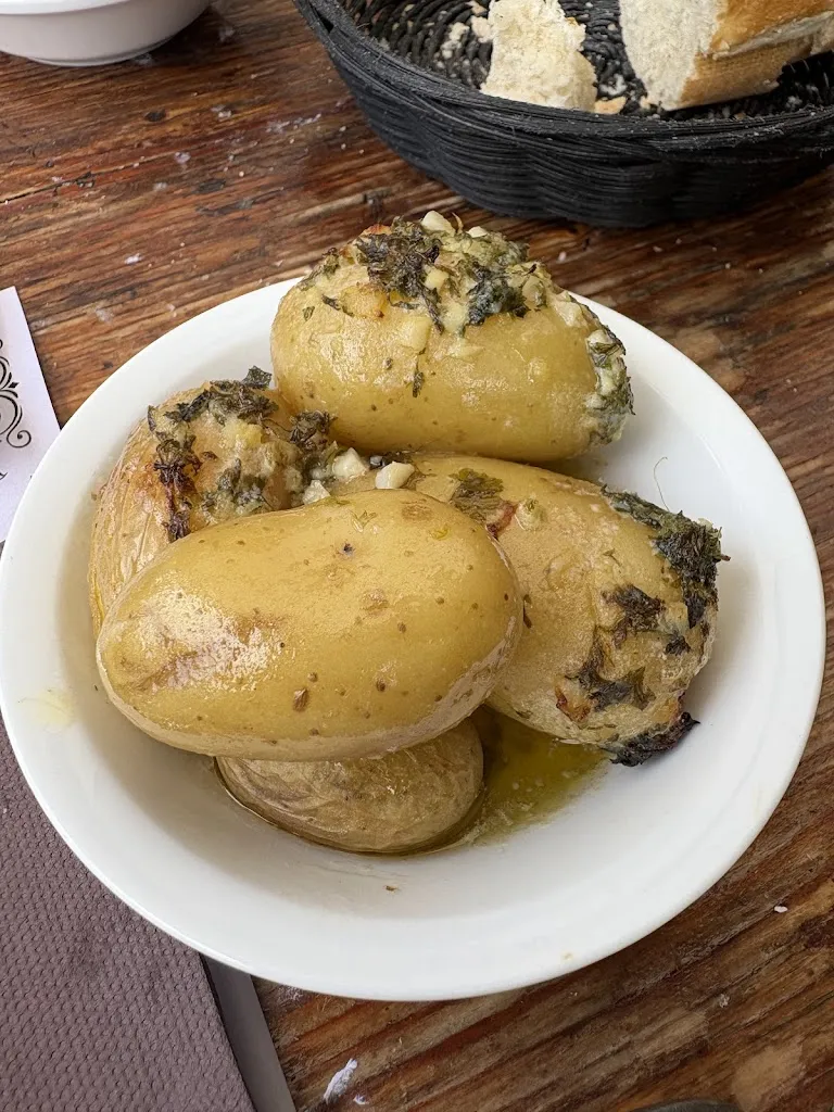 Maëva Bourgeois_Le Canari_Cousolre_review