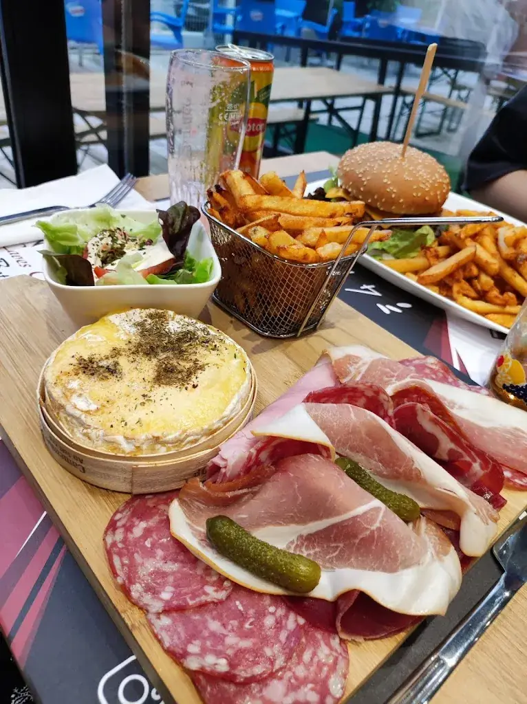 Le "43" Friterie brasserie restaurant in Cousolre