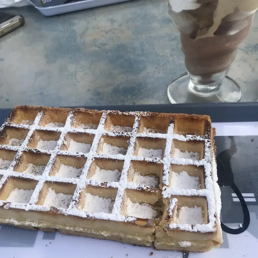 paul scott-griffiths_La Guinguette - Lac des Sapins_Ronno_review