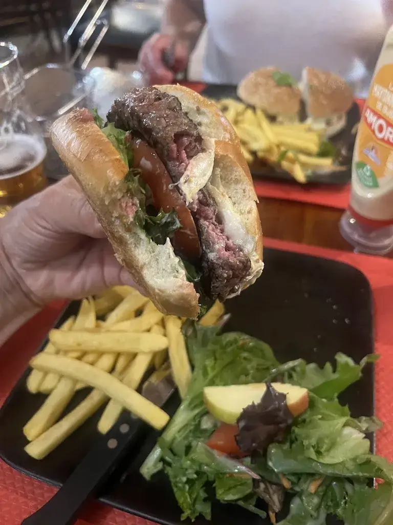 Simon Coombes_The Black Bull Pub_Coquelles_Bewertung