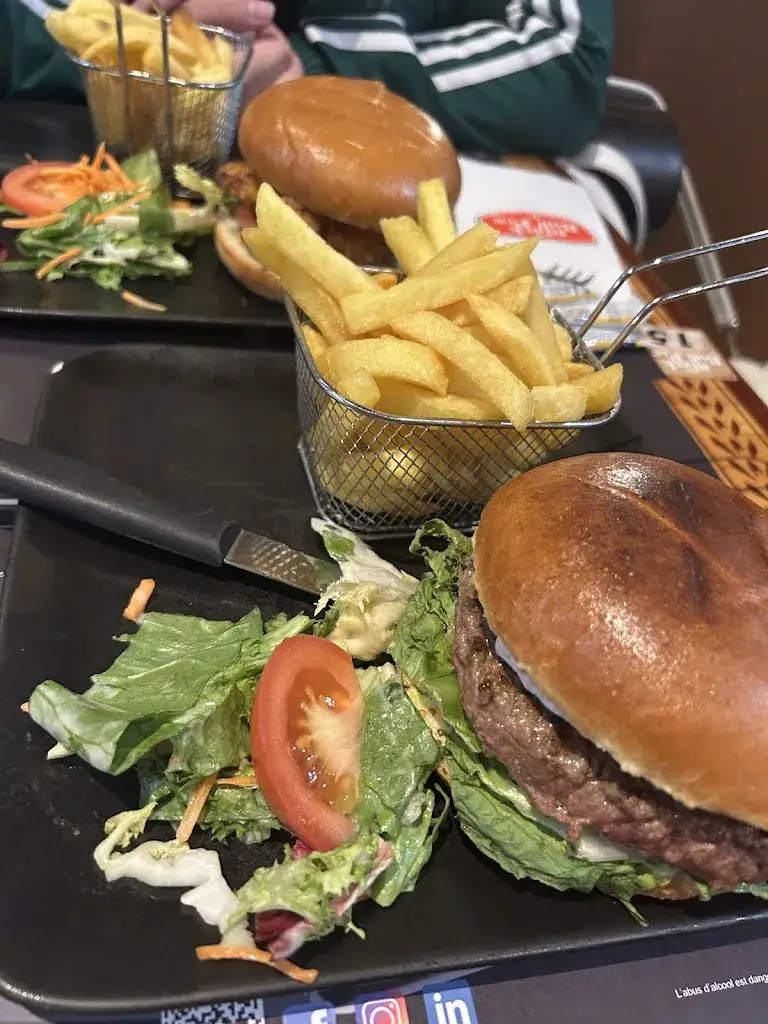 The Black Bull Pub_Coquelles_slider_image_3