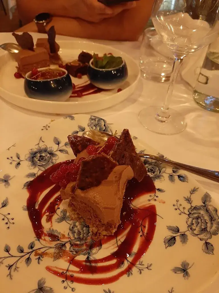 ΕΛΕΝΗ ΛΙΑΝΑ ΜΩΡΑΙΤΟΥ_Restaurant-Hôtel de la Gare_Couzon-au-Mont-d'Or_reseña