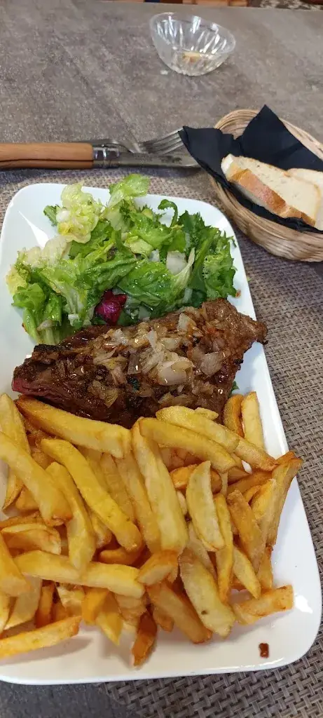 Chez Laurine Bar Brasserie restaurant in Curgies