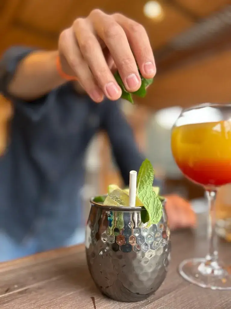 Le Club by HG_Couzon-au-Mont-d'Or_slider_image_2