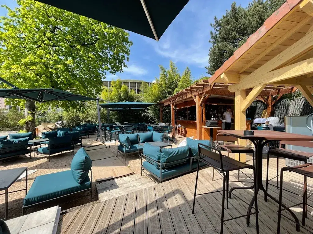 Le Club by HG_Couzon-au-Mont-d'Or_slider_image_3