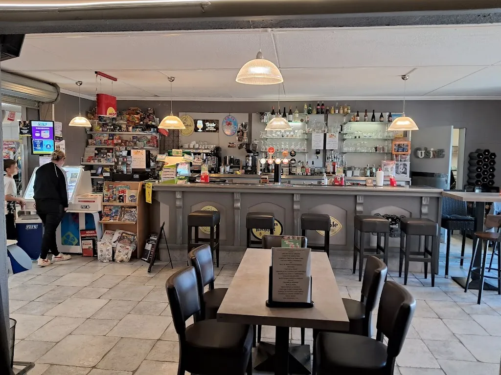 Brasserie "PLACE du MARCHÉ" restaurant in Crouy