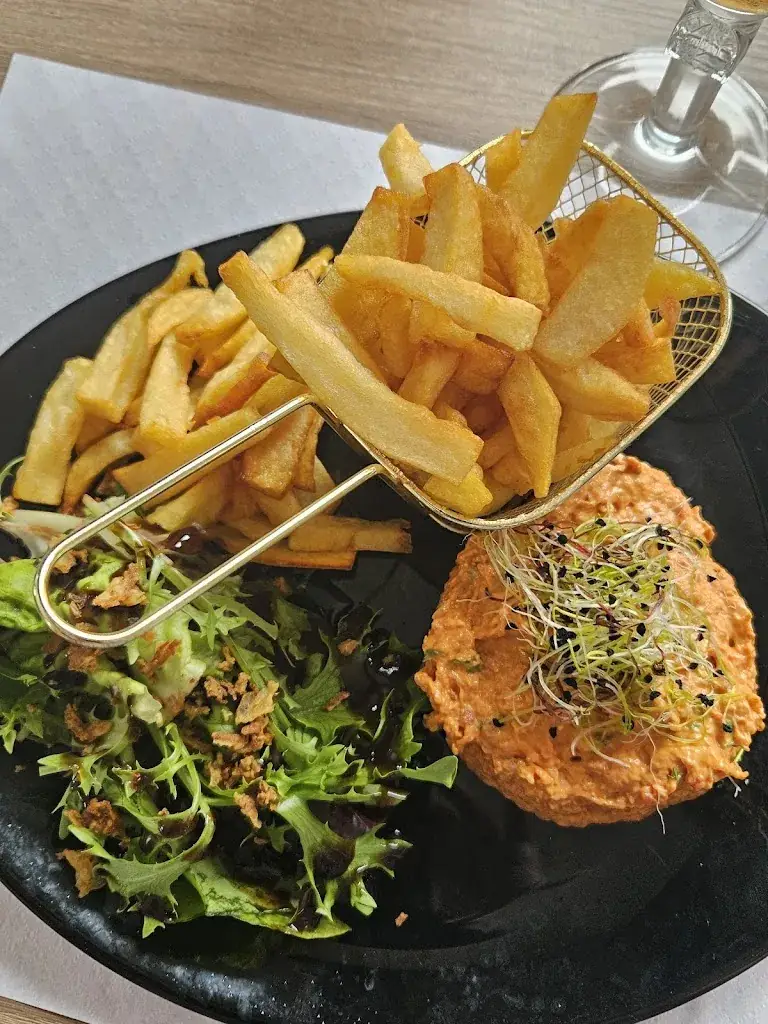 Lila-Rose De Condrieu_Café Brasserie l’Abreuvoir_Deûlémont_review