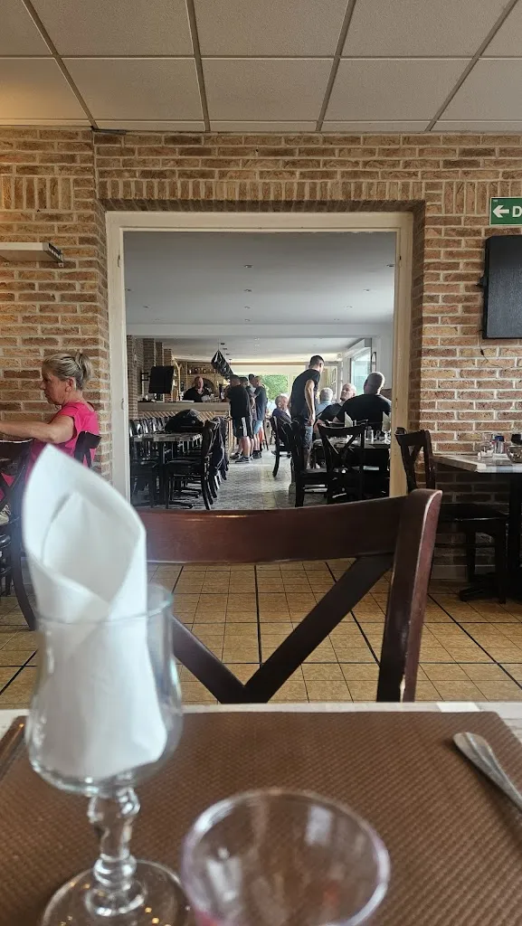 mark bradshaw_La Taverne_Dourges_review