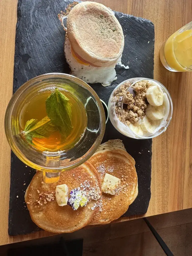 Leanna Rowley_Zade Cook and Coffee_Hénin-Beaumont_review