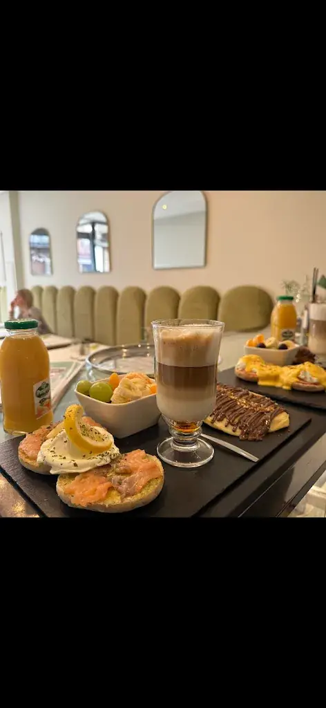 Zade Cook and Coffee_Hénin-Beaumont_slider_image_3