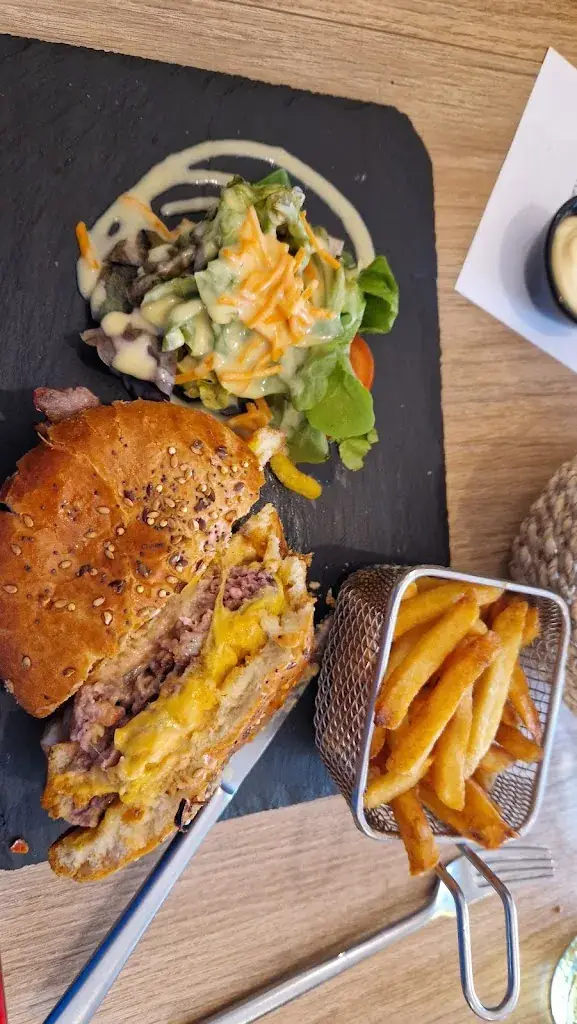 Ian Lloyd_Le Resto ... Tout Simplement_Cucq_review