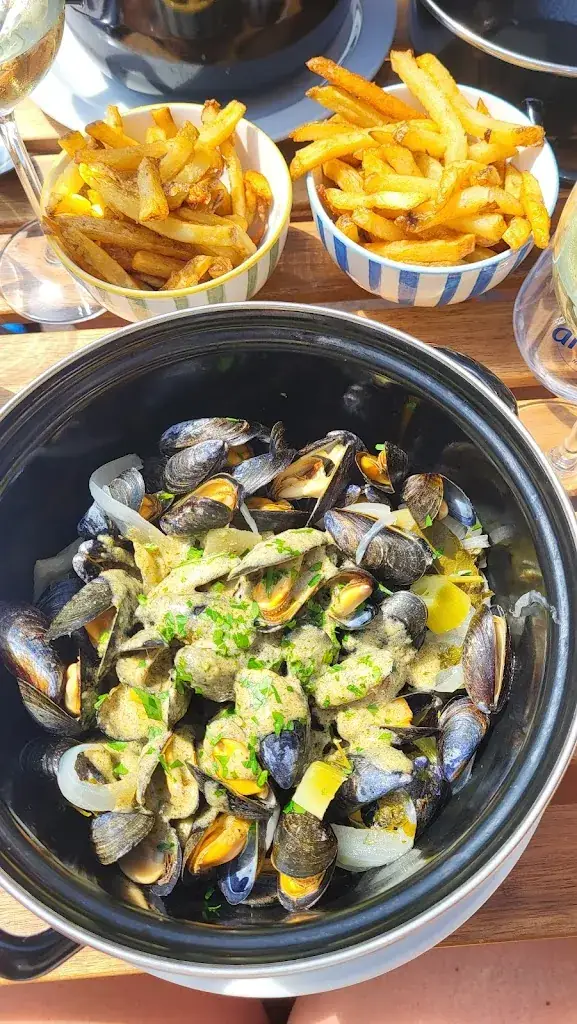 Katharina Feisst_La cabane d’Edmond_Cucq_review