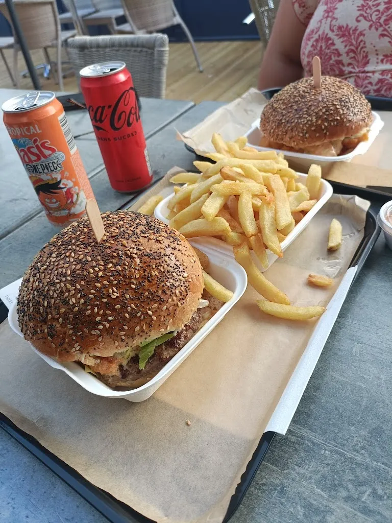 Burger House Stella_Cucq_slider_image_3