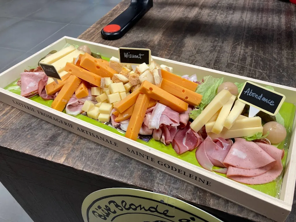 Le Cabaret de Christophe_Cucq_slider_image_3