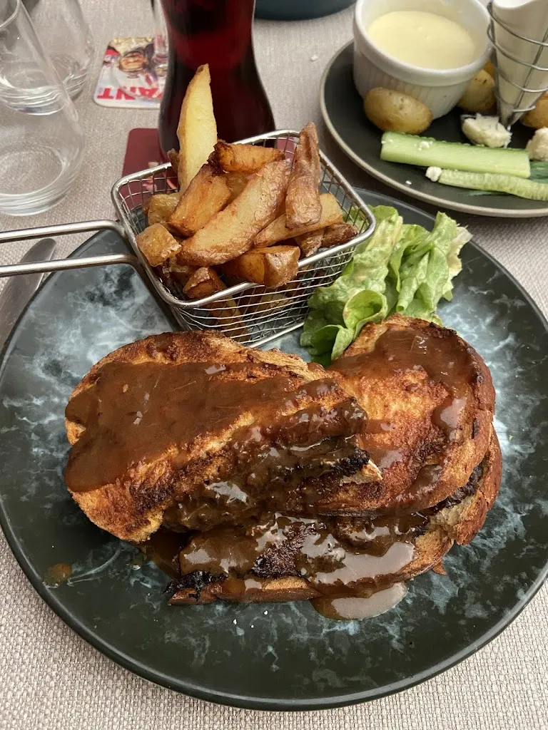 Lara Auquiert-Prado_Nicolas_Douai_review