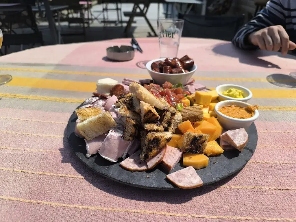 Gregory Sart_The Red Bus_Wirwignes_review